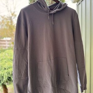 Men’s Grey Hooded Prana Shirt.